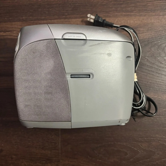 PHILIPS Dual Alarm Clock CD Player AM/FM Radio Model AJ3950/17 - Picture 2 of 7